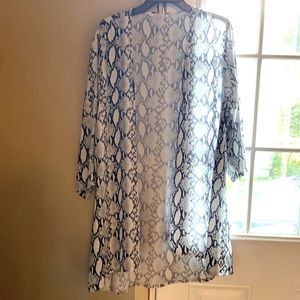 Black & White Snakeskin patterned kimono - XL